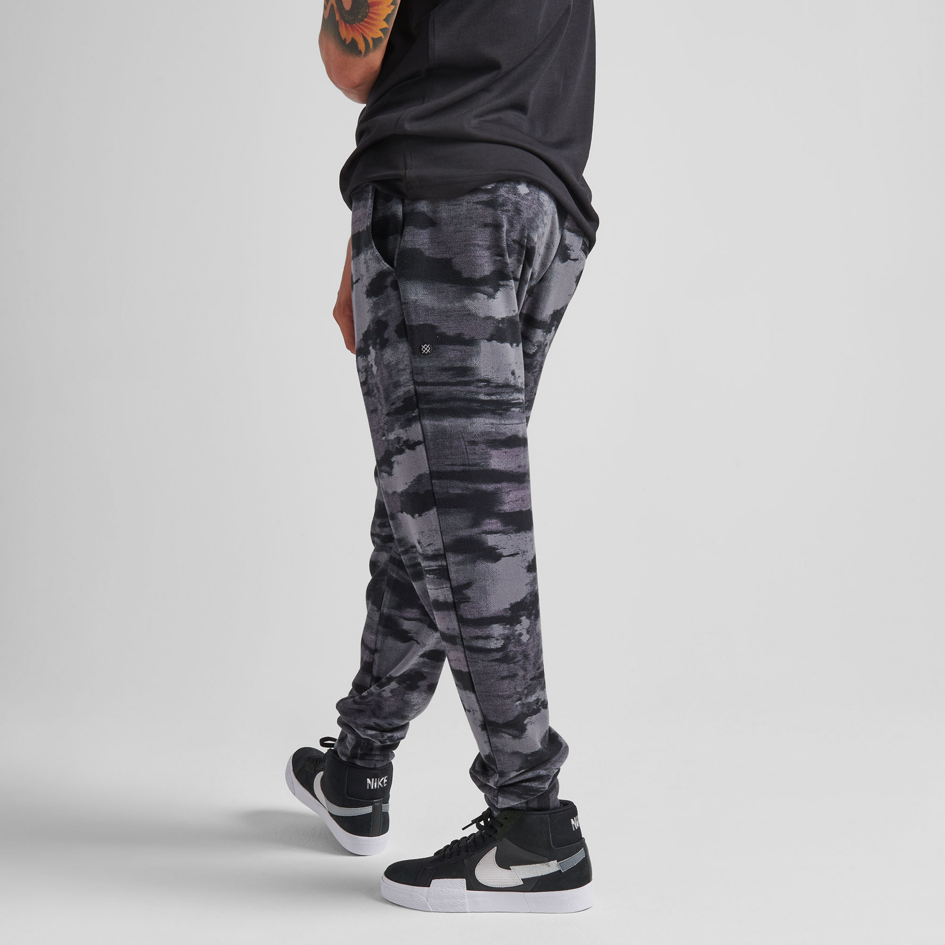 Stance Shelter Jogger Charcoal |model