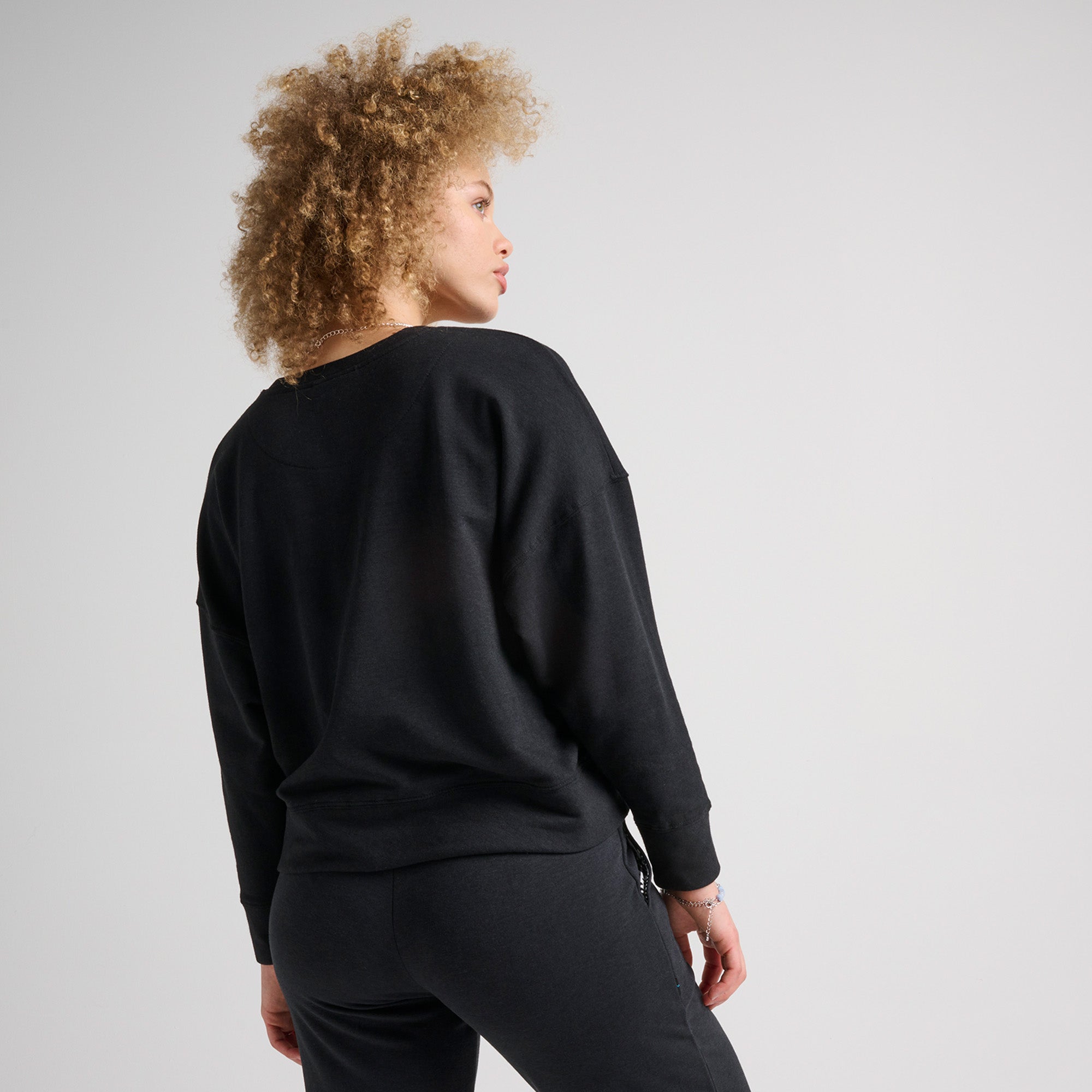 Stance Women's Shelter Crew Black |model